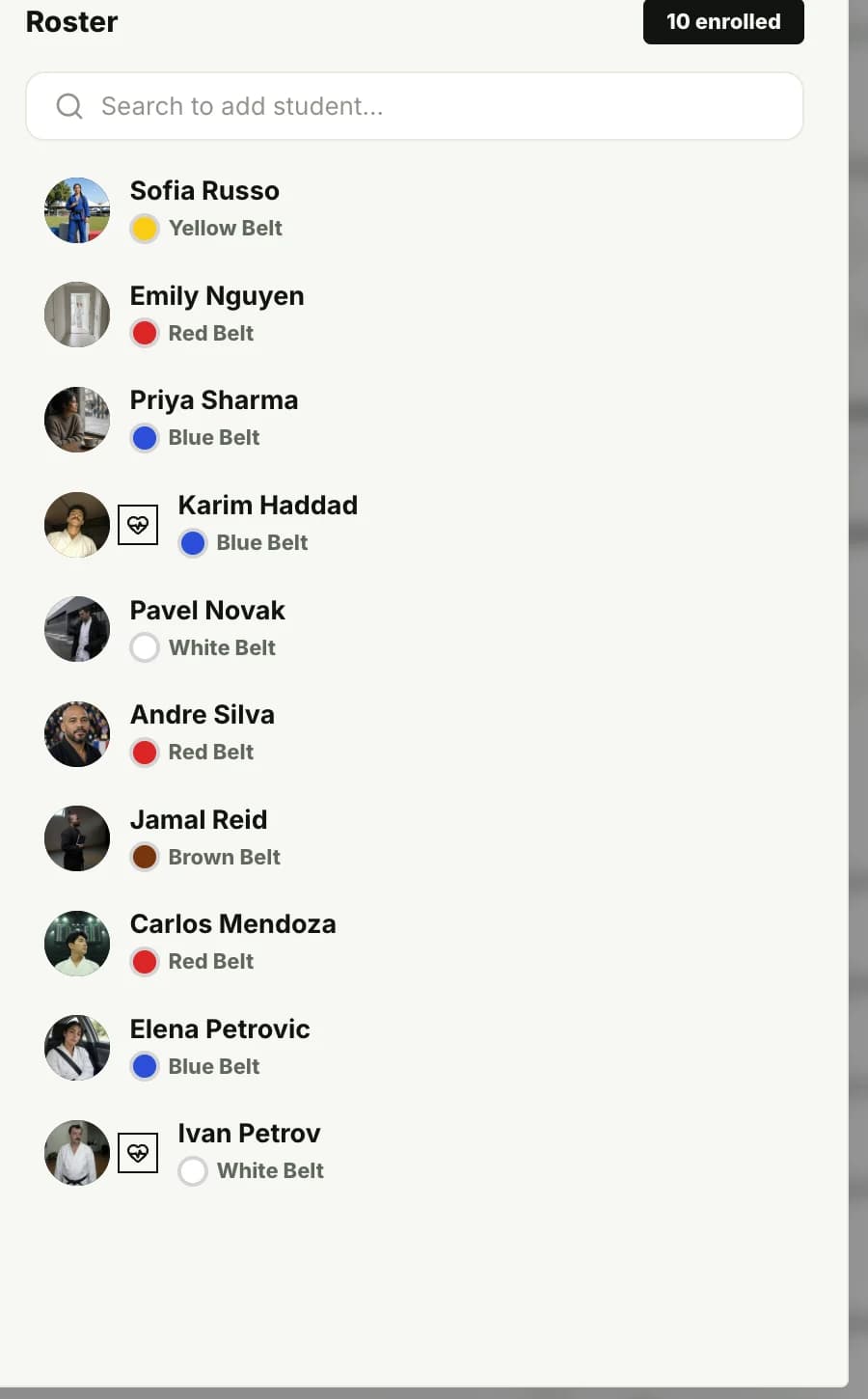 Lista obecności MatSync na zajęciach hapkido dla wszystkich pasów z pasem każdego zawodnika i alertem medycznym